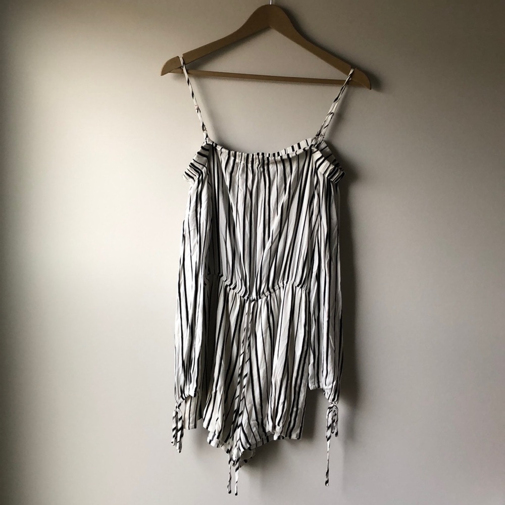 Off the shoulder Romper, Black and White, Kendall and Kyle, size S